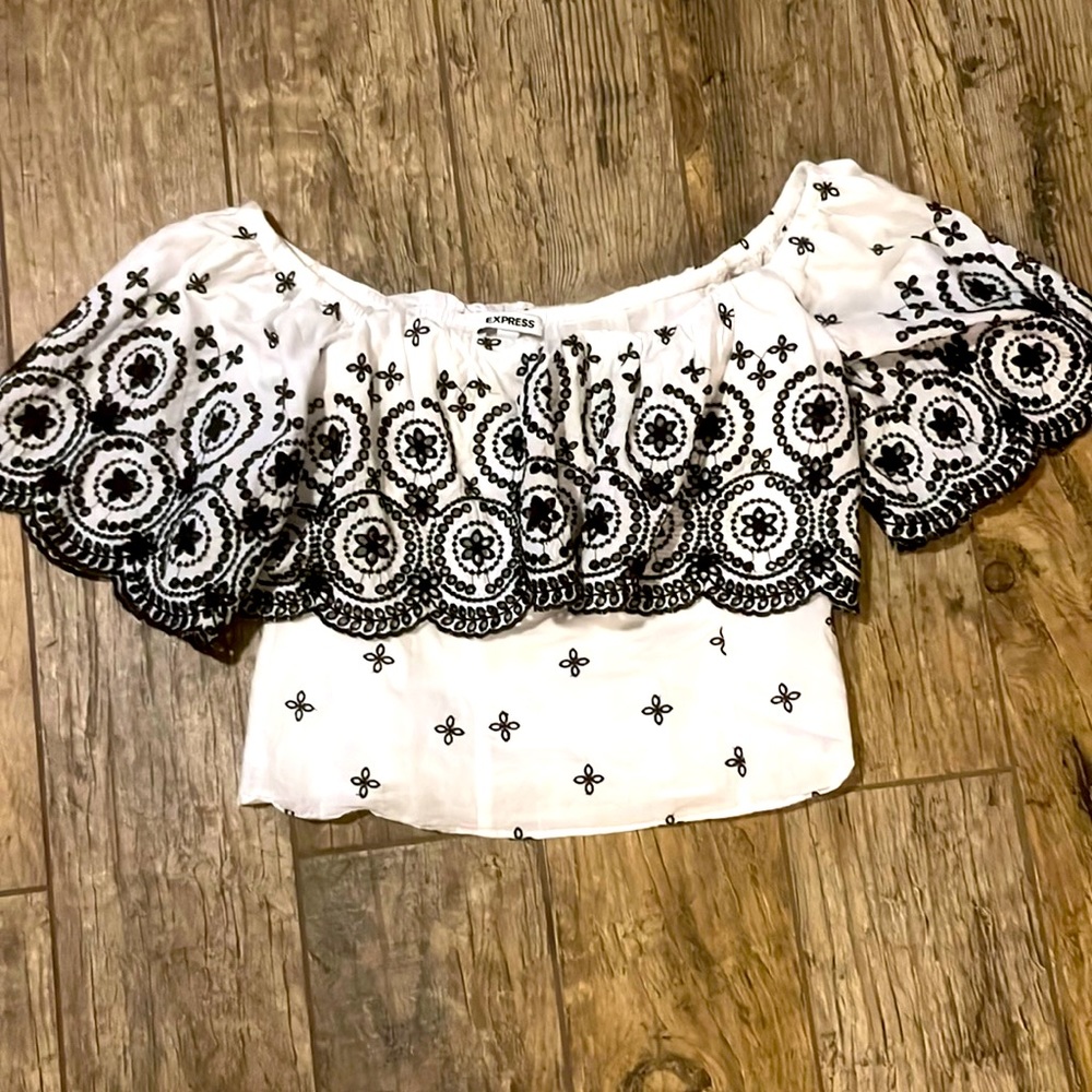 Off shoulders blouse